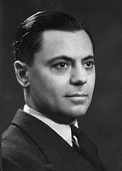 Portrait de Jean Moulin en 1937 par le studio Harcourt (Wikipédia)